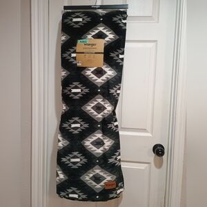 New Wrangler Aztec Western Print Black/Gray/White King Size Blanket